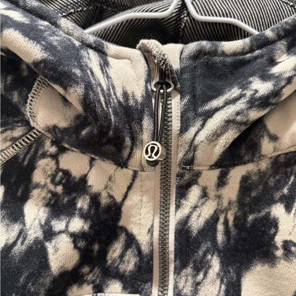 Lululemon Black and White Tie-Dye hooded zip-front Sweatshirt sz 10/ M - Picture 4 of 10